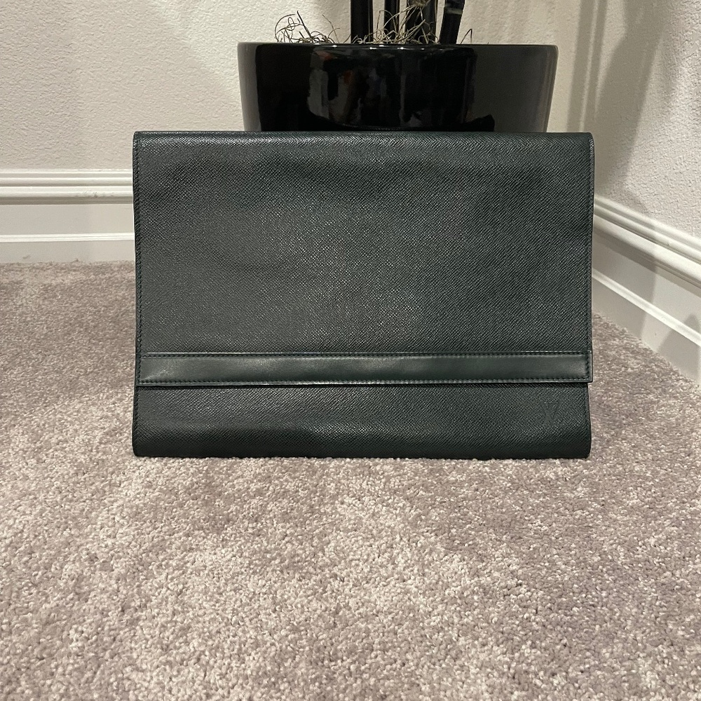 Louis Vuitton Green Taiga Pouchette Envelope Document case